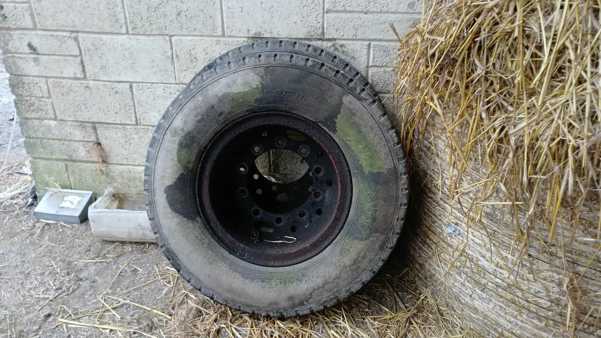 Lorry wheels and tractor tyre - Image 3