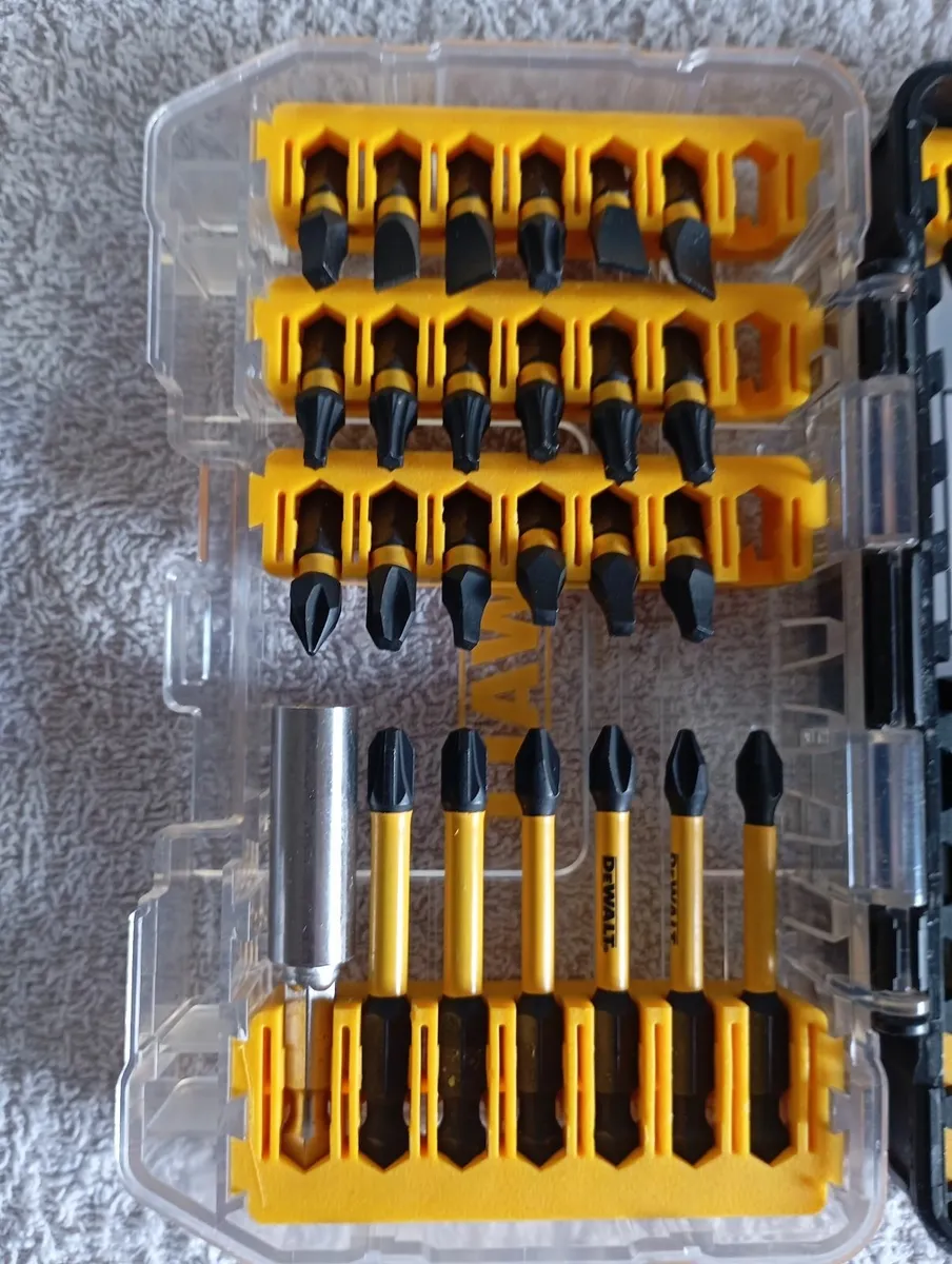 DeWalt 40 piece Pozi Set(New) - Image 2