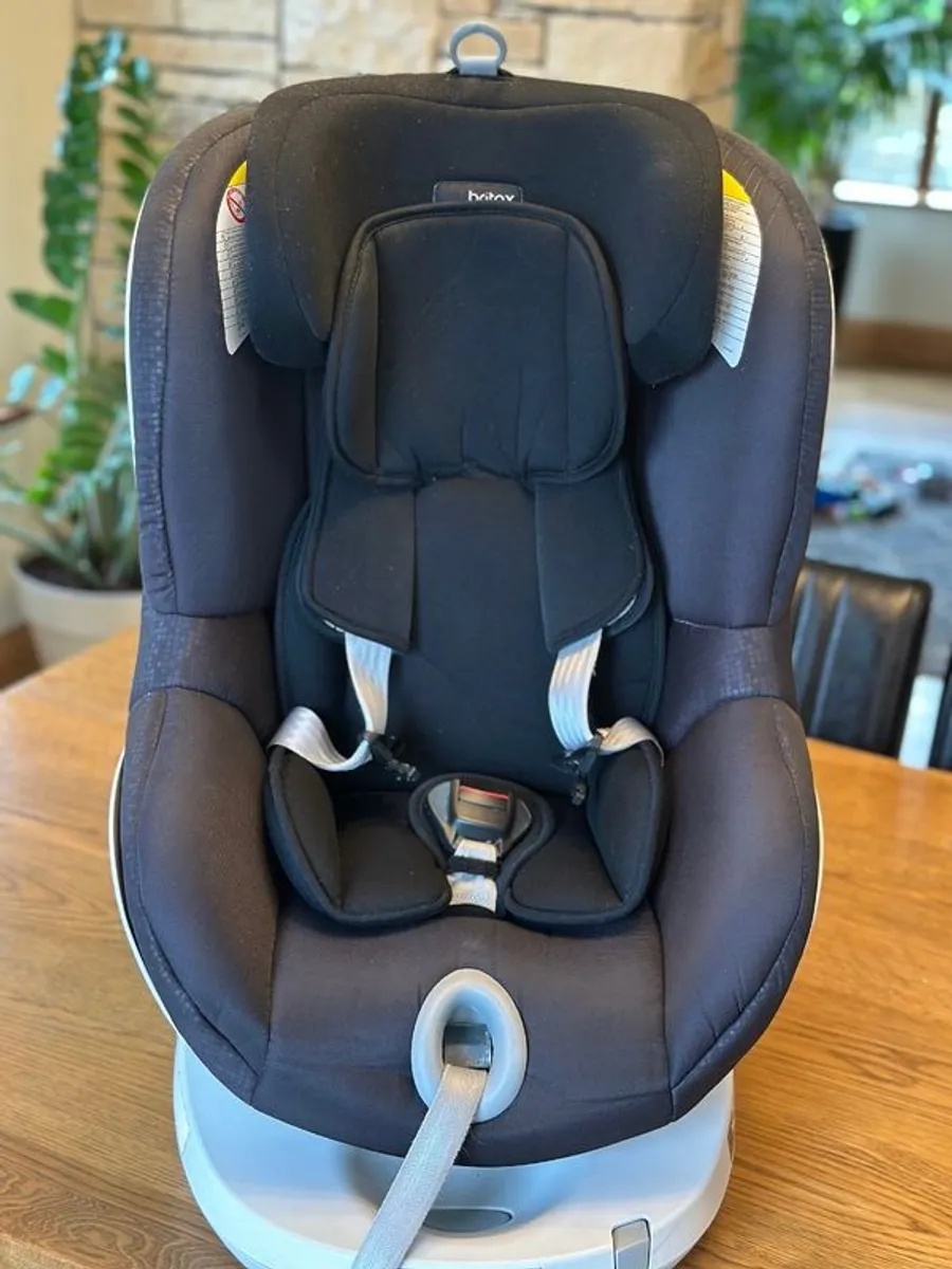 Britax Romer Dualfix Isofix 360 Car Seat - Image 2