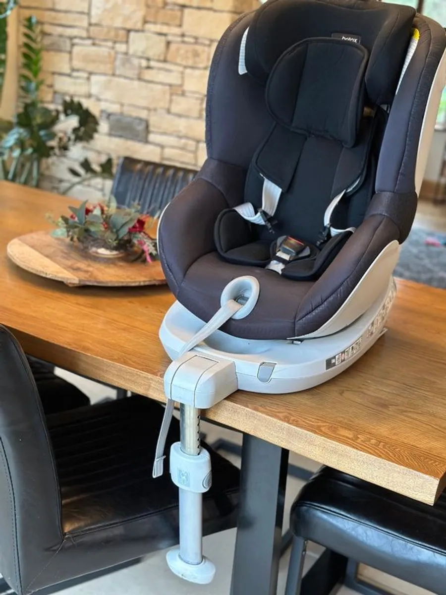 Britax Romer Dualfix Isofix 360 Car Seat - Image 3