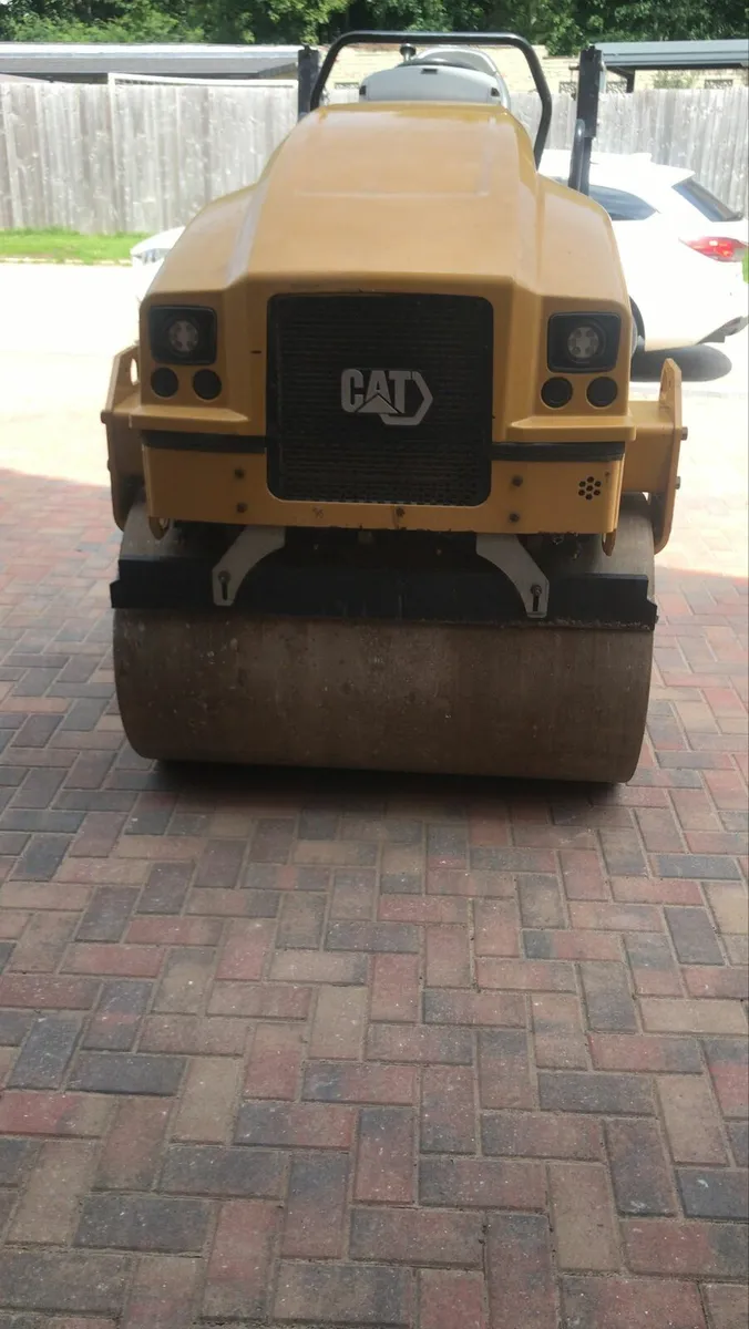 2023 caterpillar cb2.7 roller - Image 3
