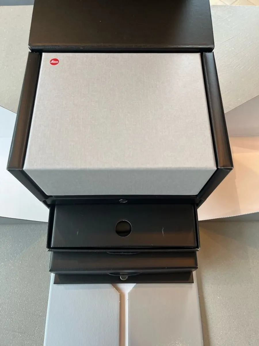 Leica Q typ 116, summilux lens  + hand grip w/finger loop. - Image 2