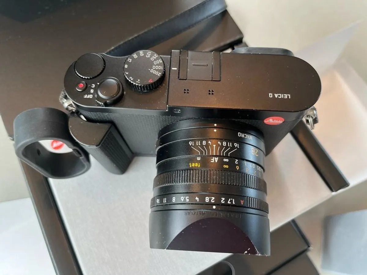 Leica Q typ 116, summilux lens  + hand grip w/finger loop. - Image 4