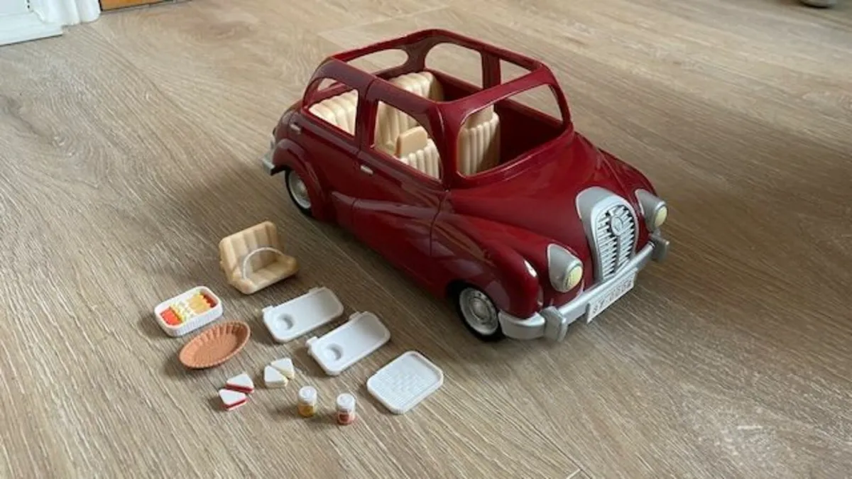 Sylvanian families - Family Saloon Car - Image 1