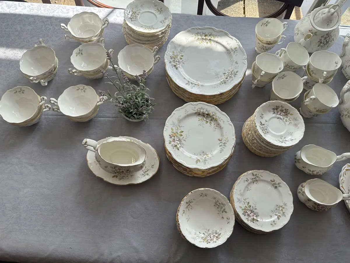 Royal Albert Haworth 12pce tea set &dinner service - Image 3