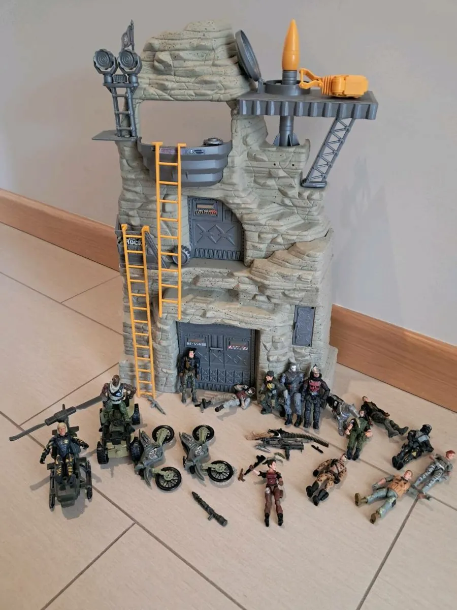 Corps The Rock Mountain Stronghold Playset - Image 1