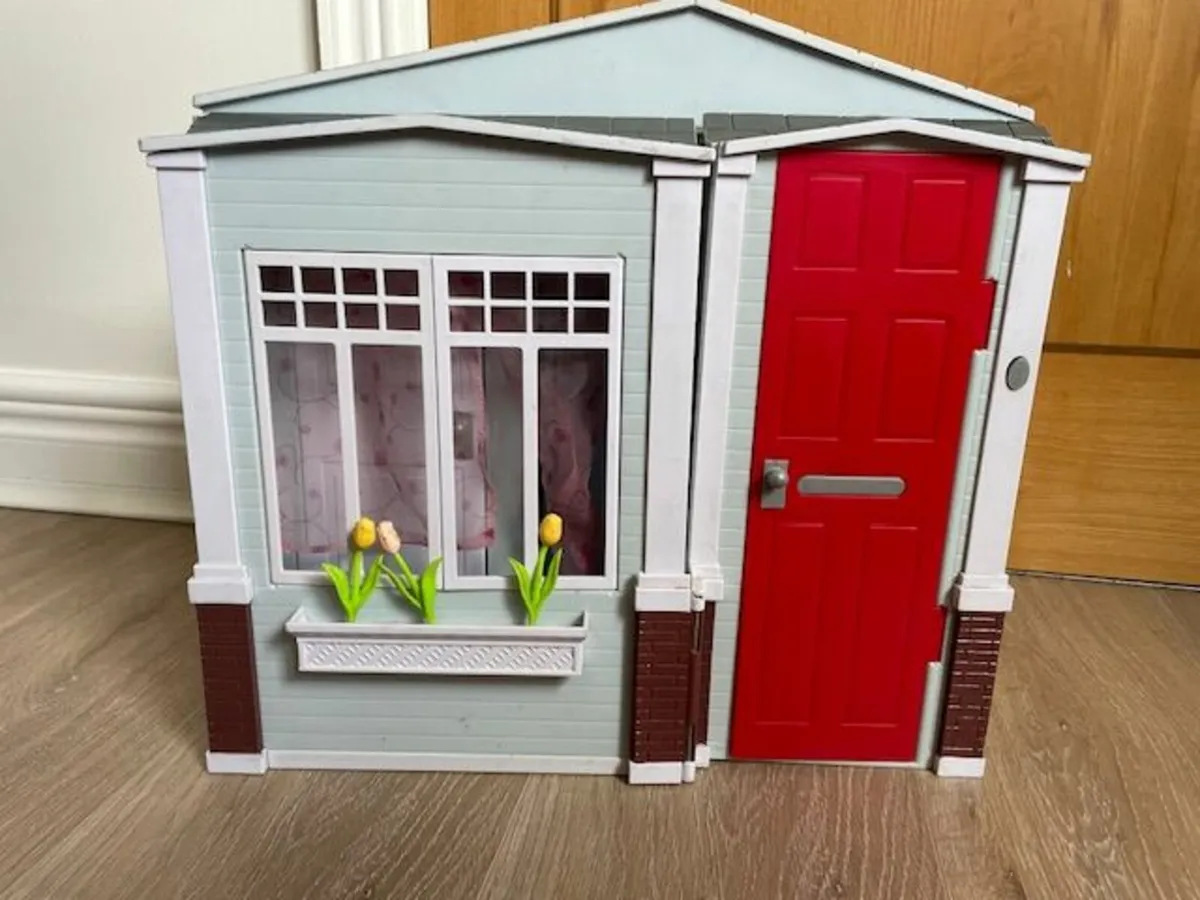 Barbie Doll House - Image 1