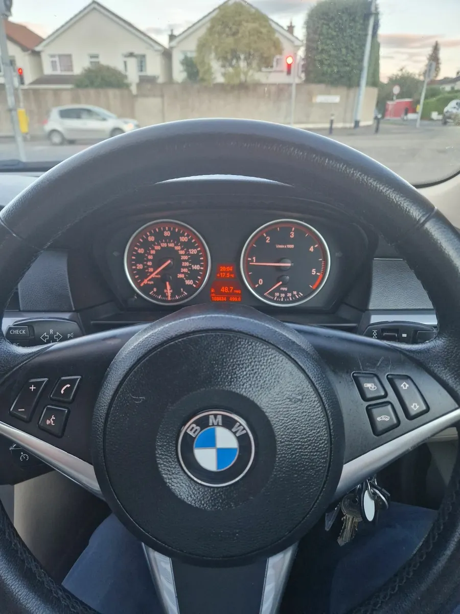 BMW 5-Series 2009 - Image 3