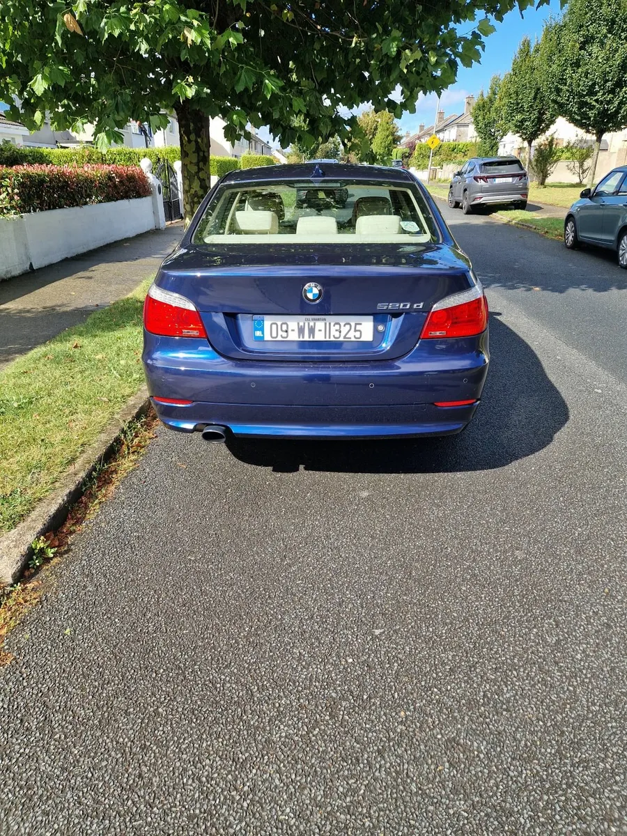 BMW 5-Series 2009 - Image 4