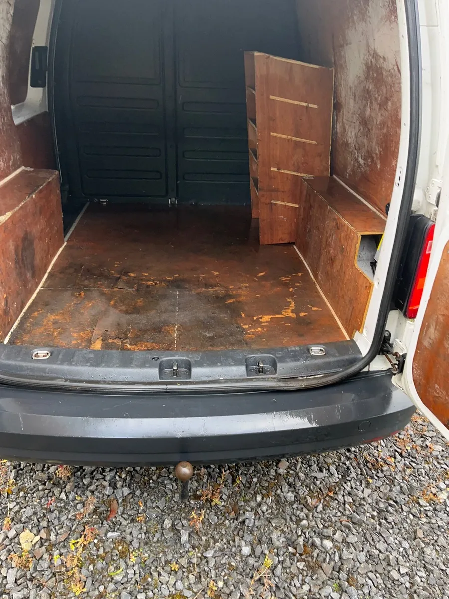 Volkswagen Caddy 2017 - Image 2