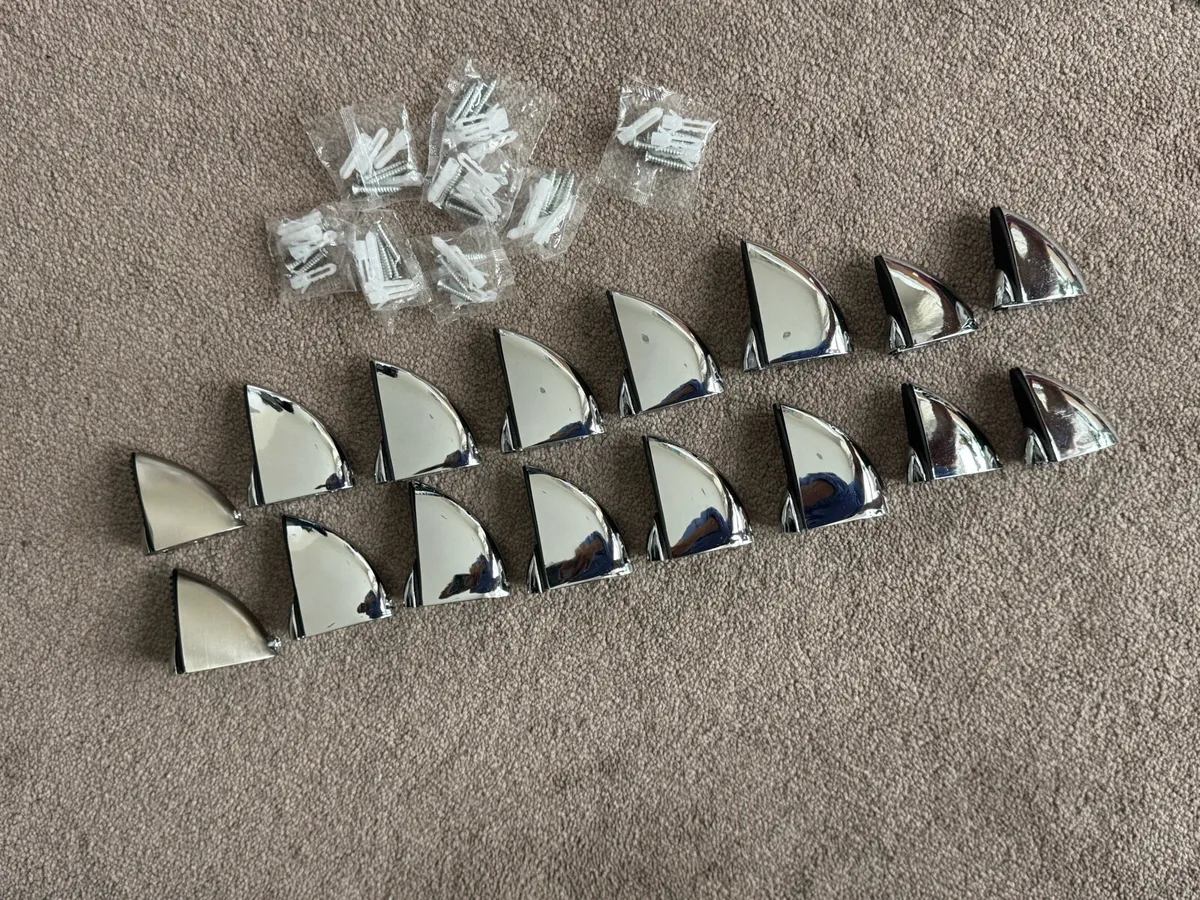 Glass shelf brackets - Image 1