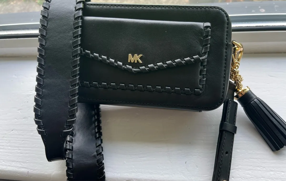 Michael Kors Camera Handbag - like new - Image 2