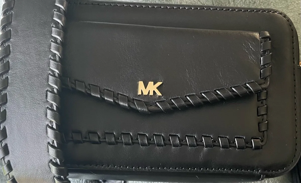 Michael Kors Camera Handbag - like new - Image 3
