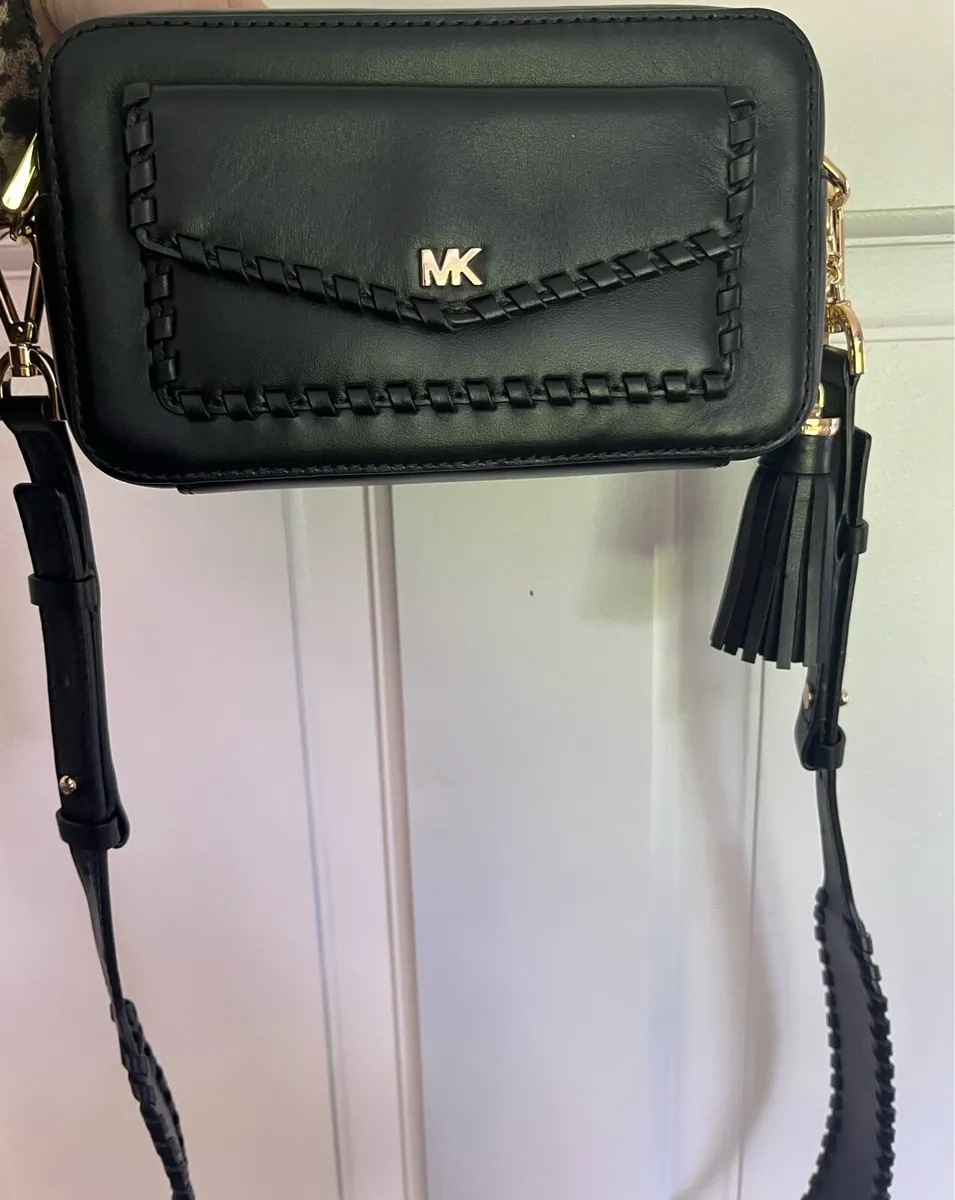 Michael Kors Camera Handbag - like new - Image 4