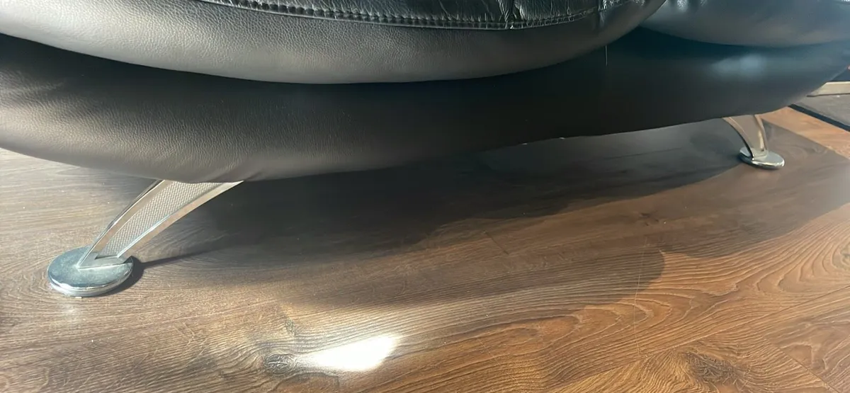 Real leather 2 seater couch - Image 3