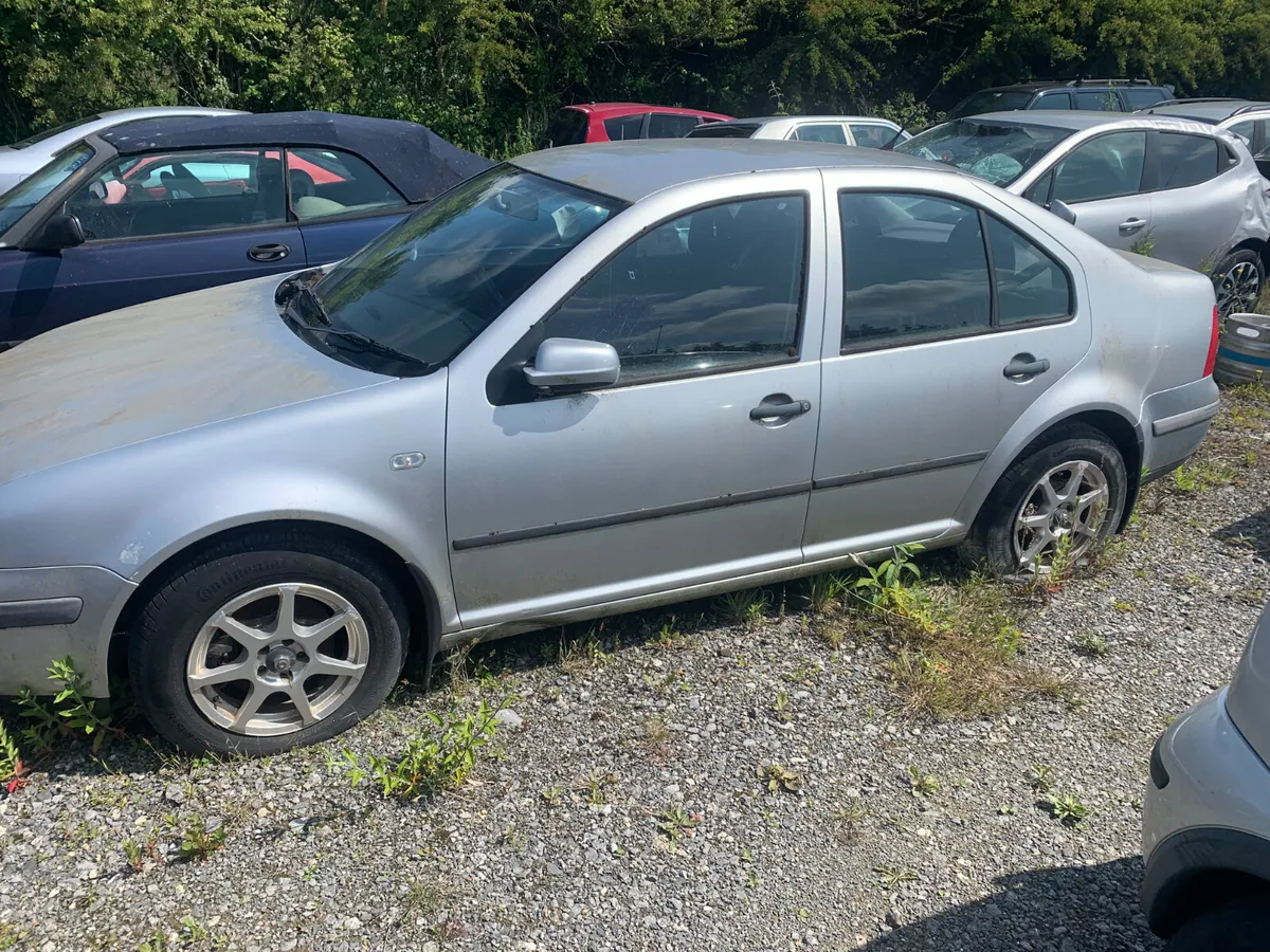 2001 VW BORA  PETROL  1.6 - Image 2