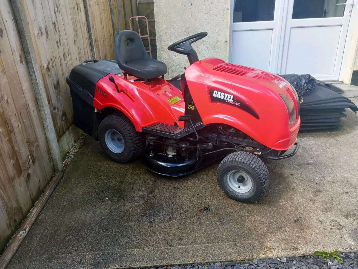 Ride on lawnmower - Image 1