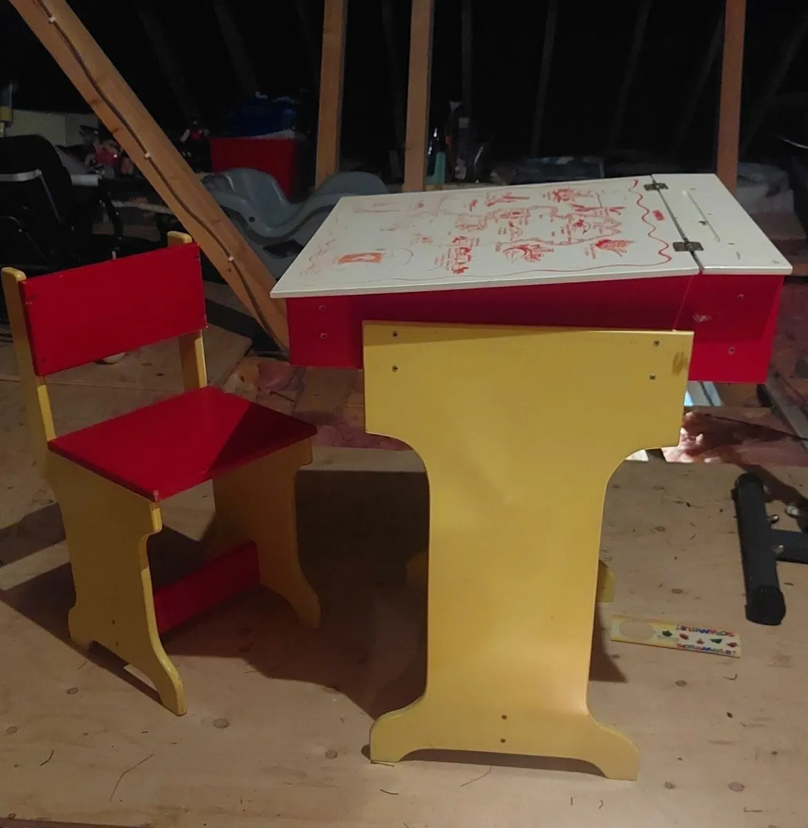 Childrens Desk - Image 1