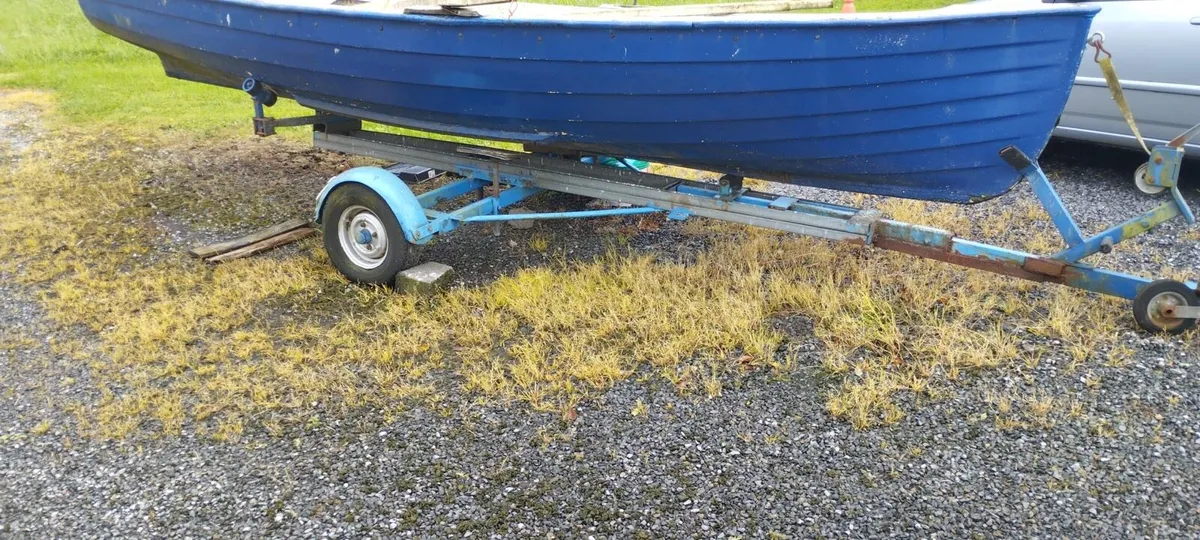 18ft Fibreglass Lake Boat with Oars  & Trailer - Image 1