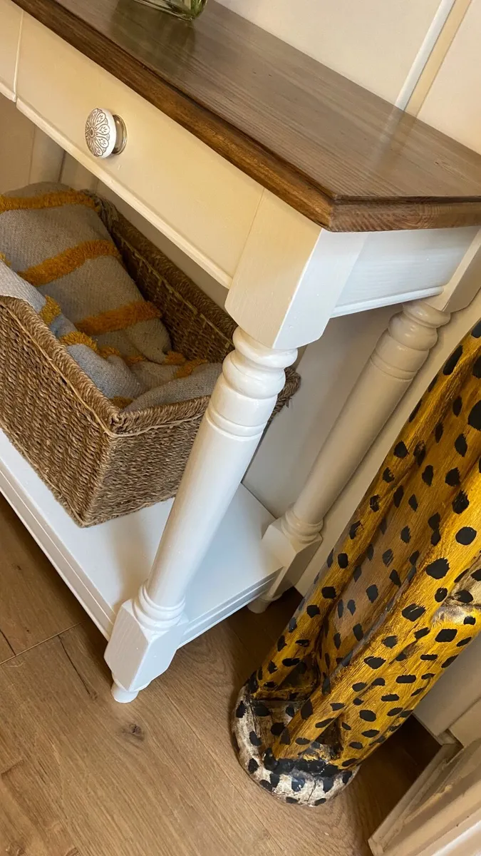 Refinished solid pine side table - Image 4