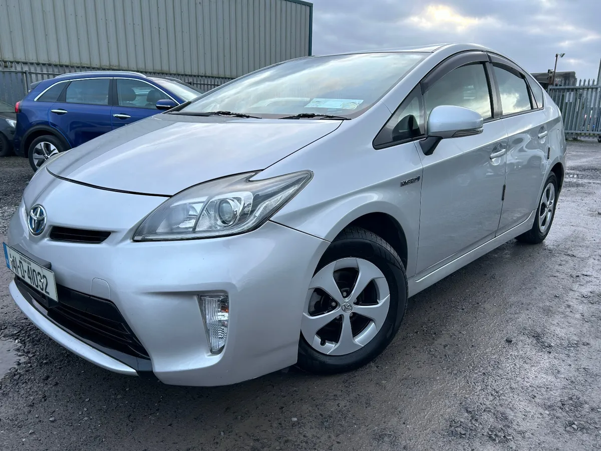 2014 Toyota Prius hybrid autoamtic SELF CHARGE - Image 2