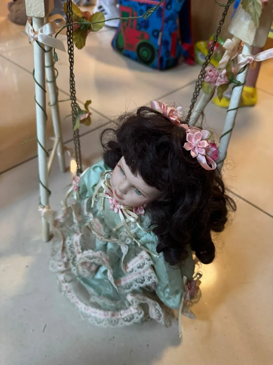 Porcelain dolls - Image 1