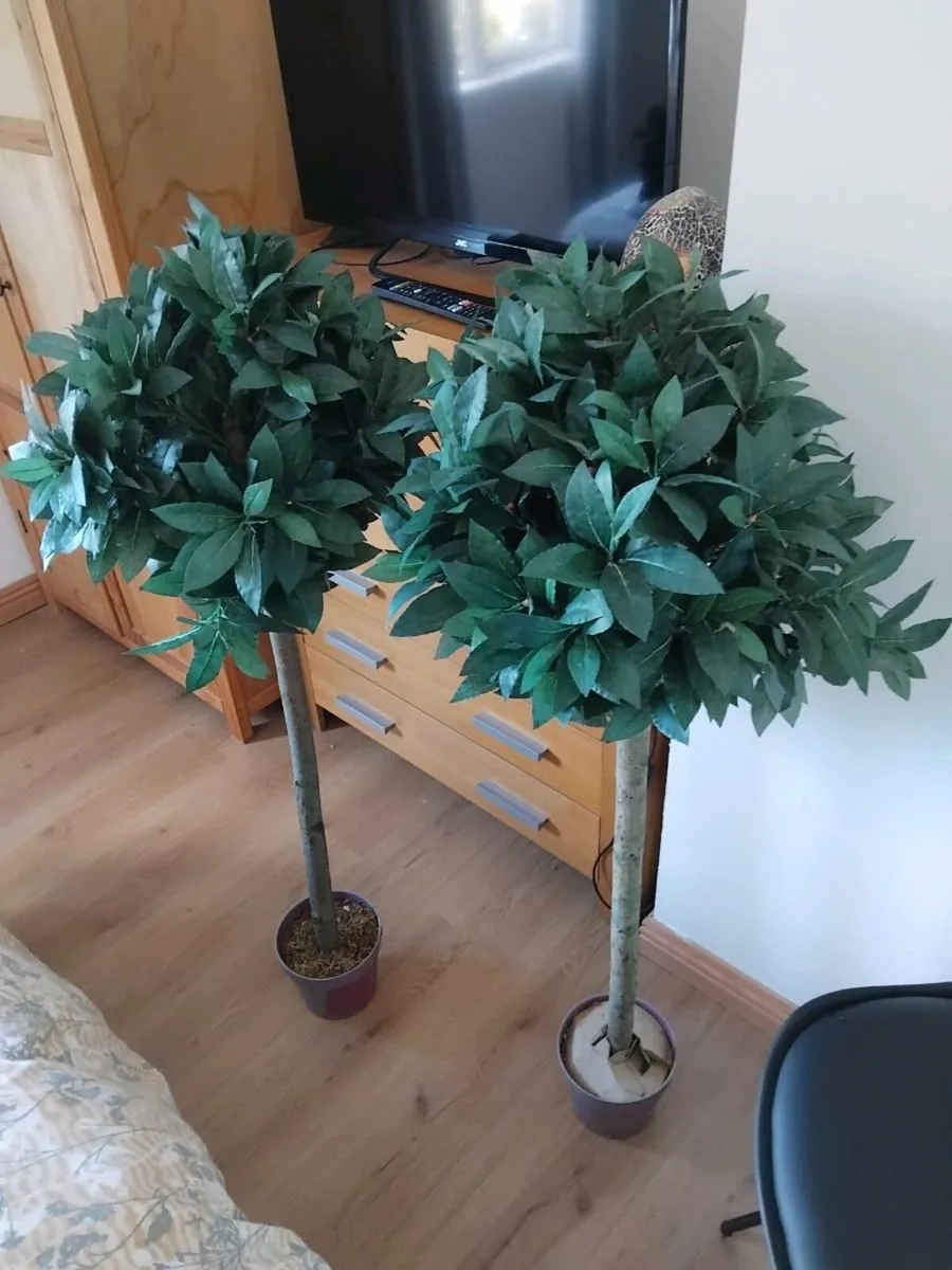 Two 4ft Artificial plants - Image 1