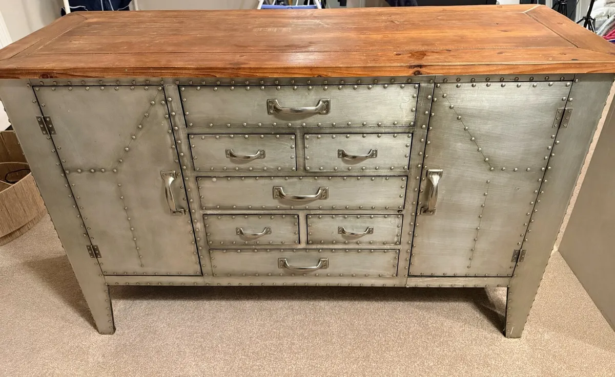 Industrial style unit - Image 1
