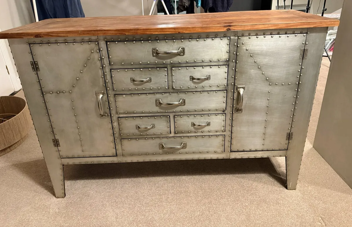 Industrial style unit - Image 2