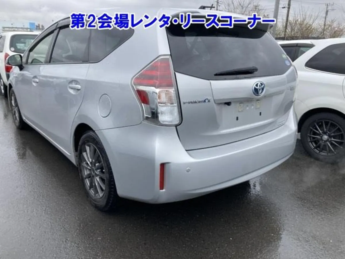 2020 Toyota Prius alpha 7 seater automatic hybrid - Image 2