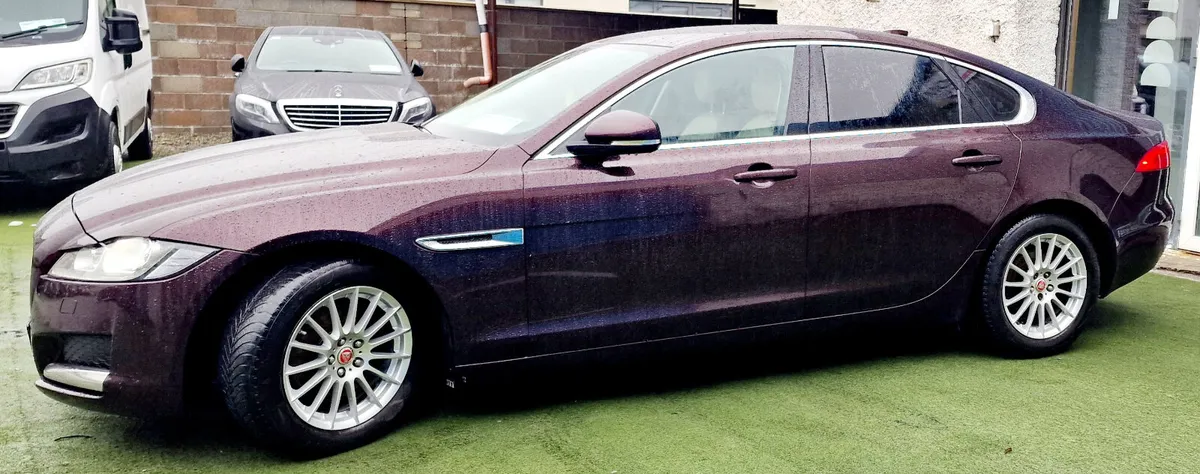Jaguar XF PRESTIGE 2.0TD AUTO LEATHER - Image 2