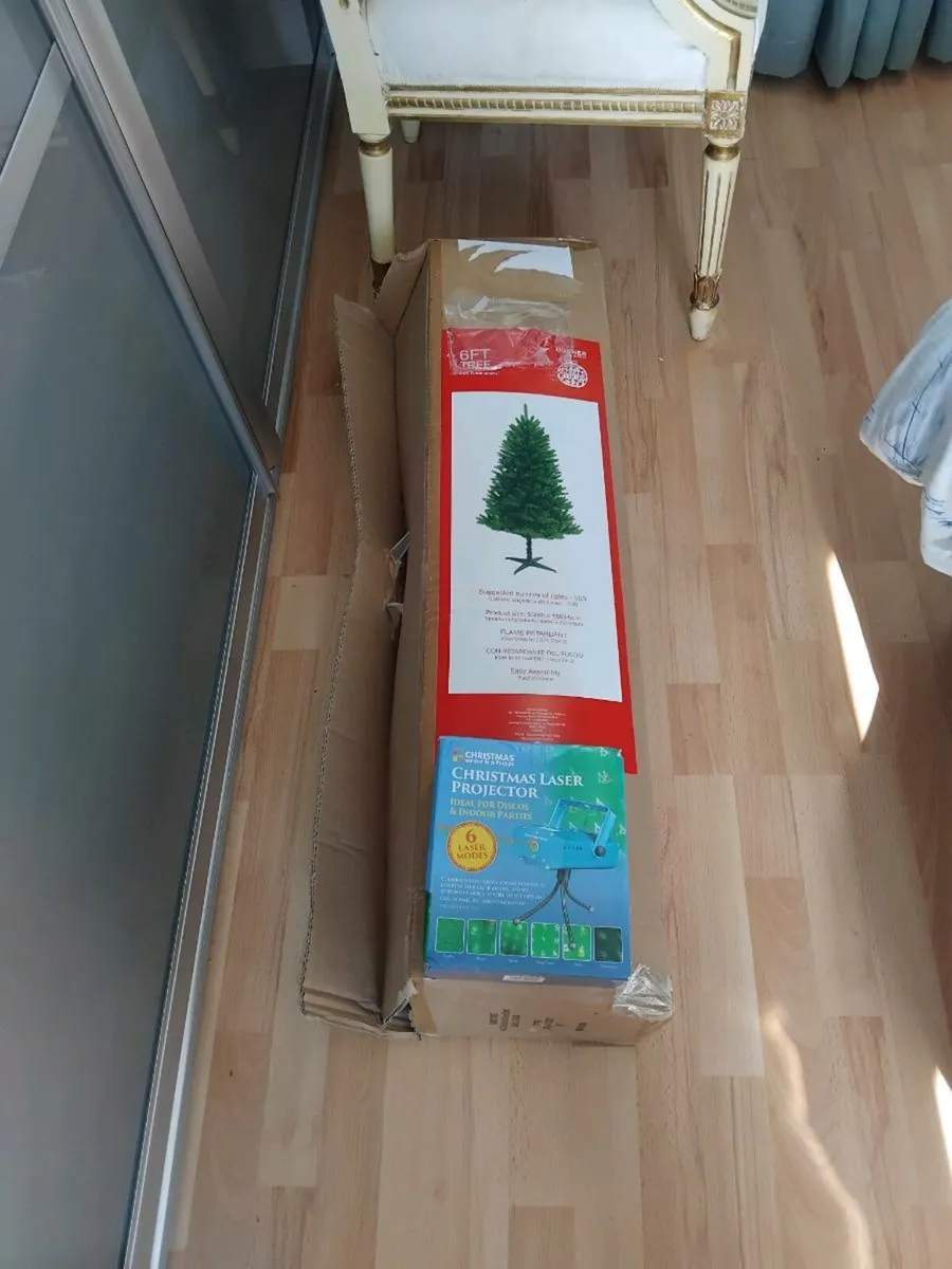 6ft Xmas tree and Xmas laser projector
