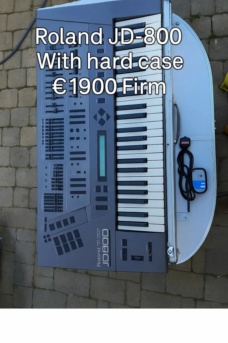 Roland JD-800 Synthesizer - Image 1