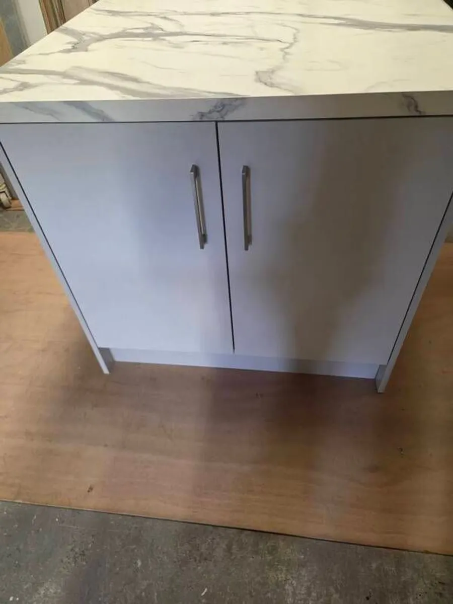 kitchen Island - Image 2