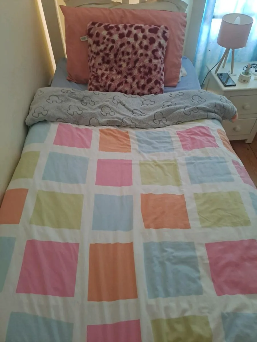 Single bed - Image 2