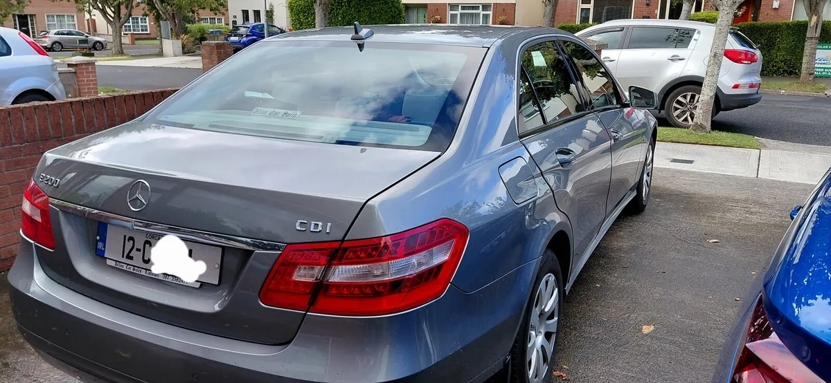 Mercedes-Benz E-Class 2012 - Image 2