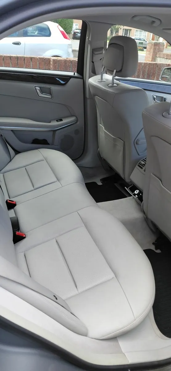 Mercedes-Benz E-Class 2012 - Image 3