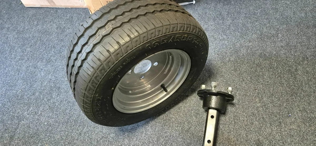 €300 Pair of wide wheels with pair of stubs