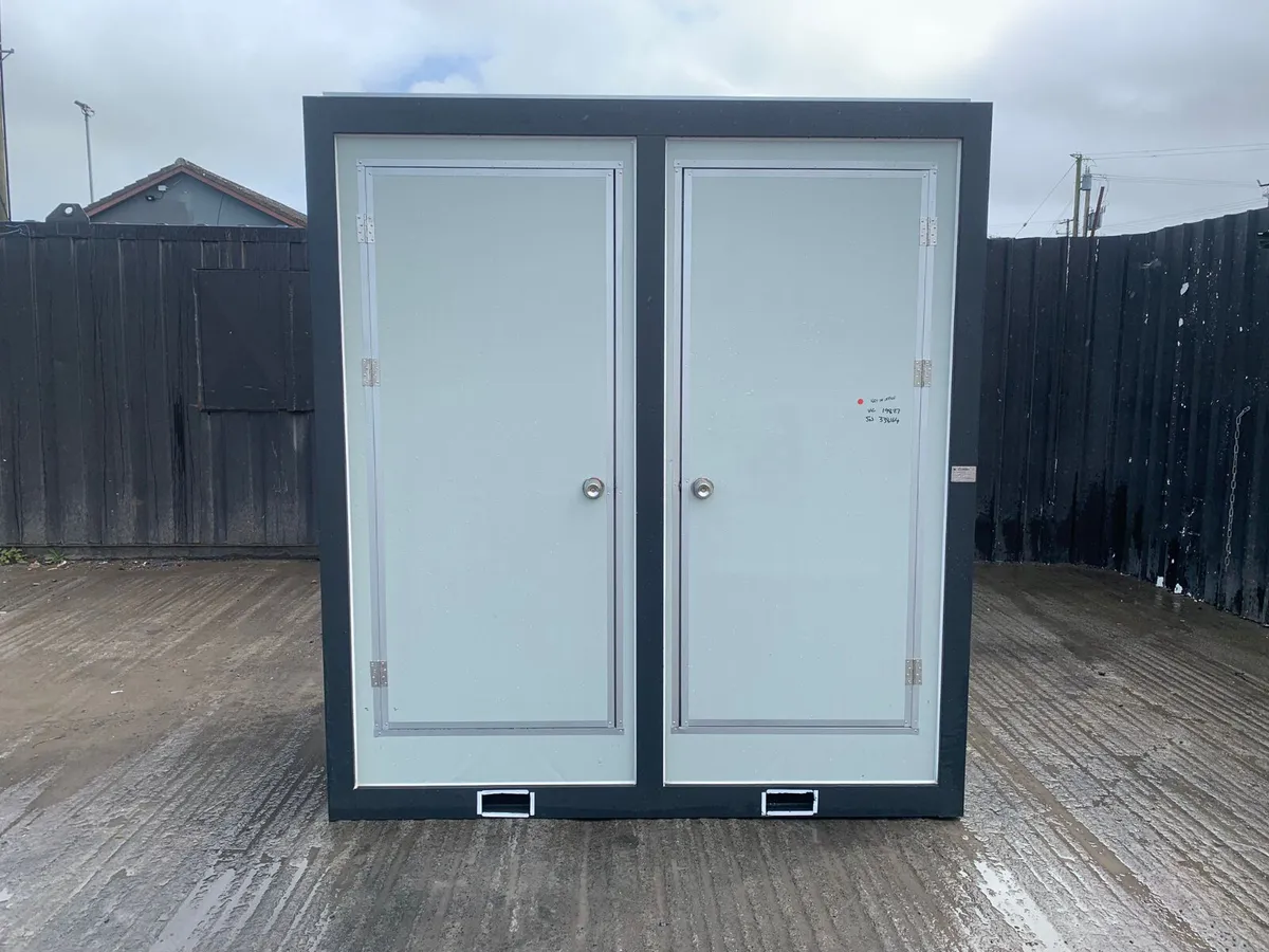 Double Toilet Unit - Image 1