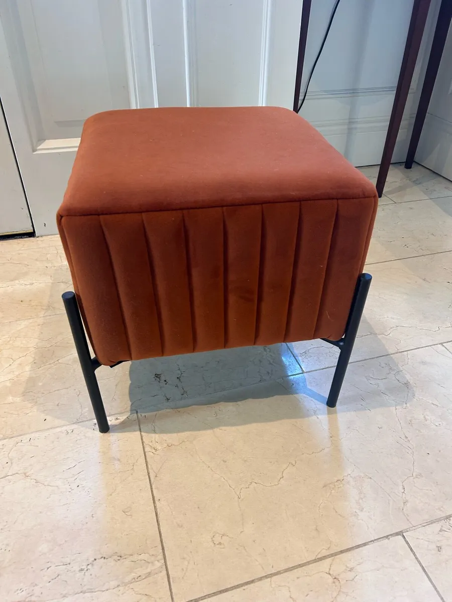 Velvet footstool - Image 1