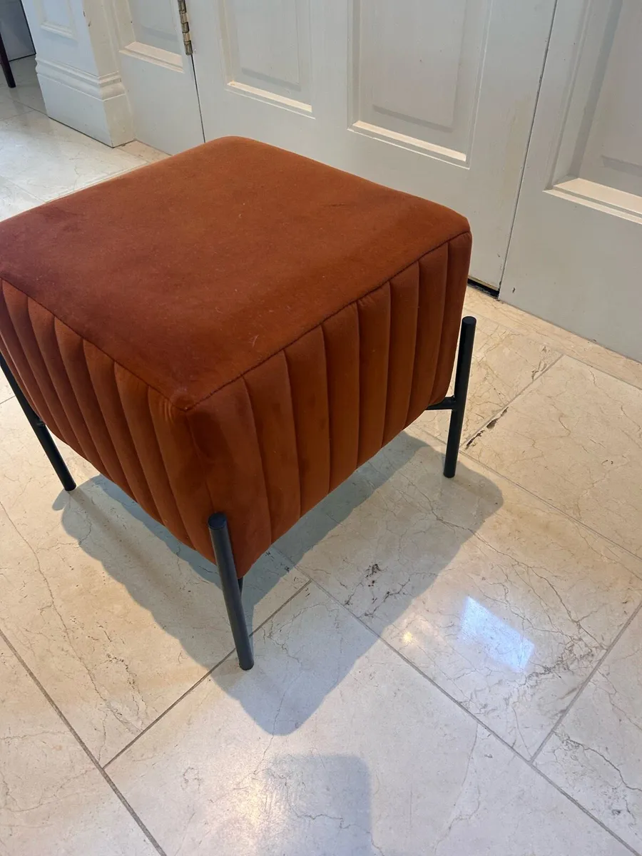 Velvet footstool - Image 3