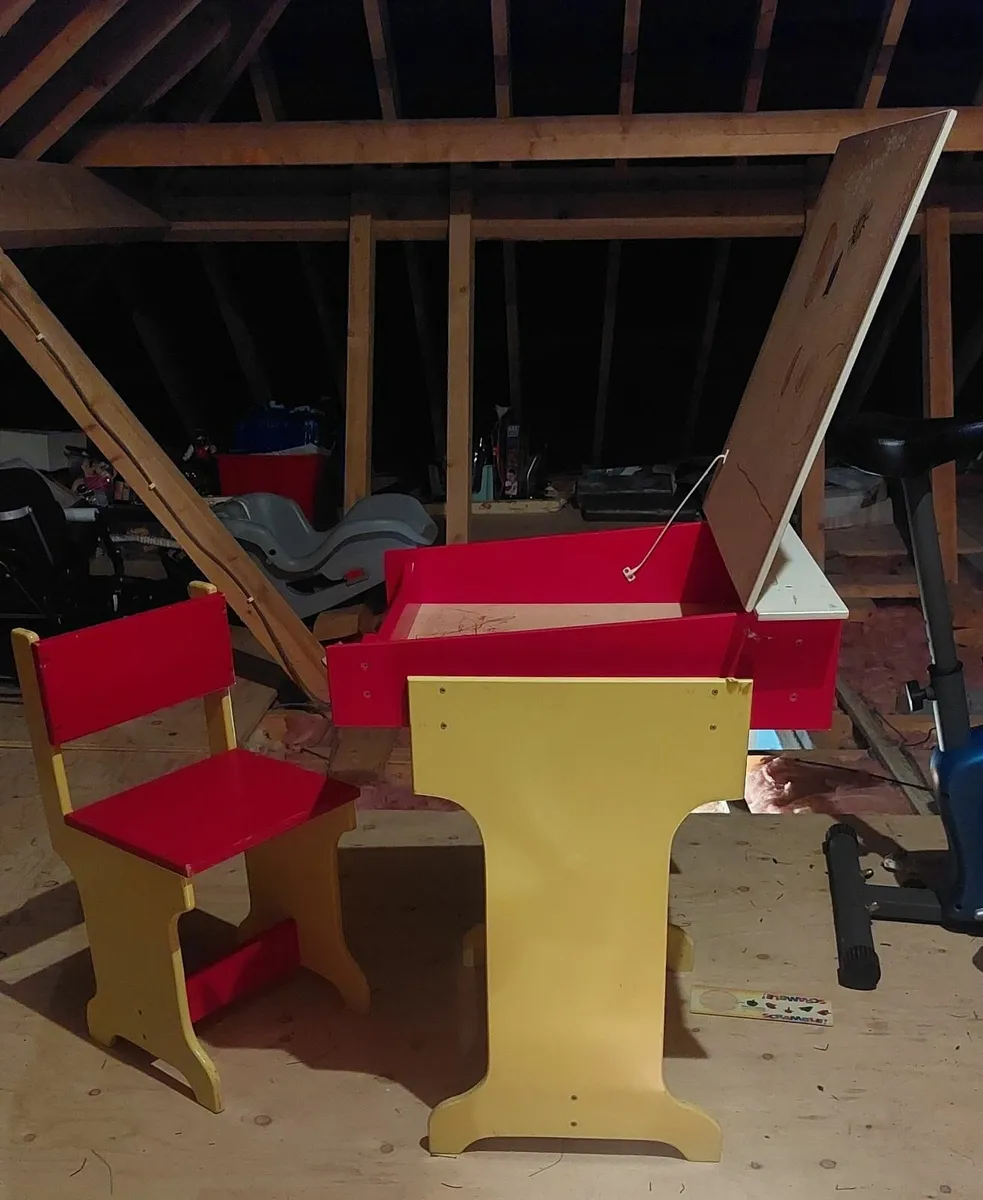 Childrens Desk - Image 2