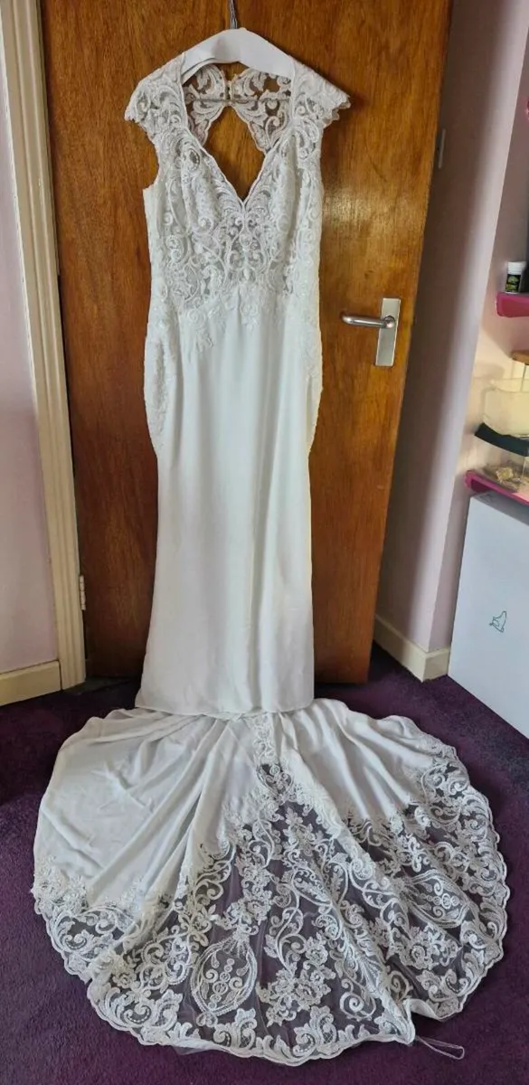 Wedding dress - Image 2