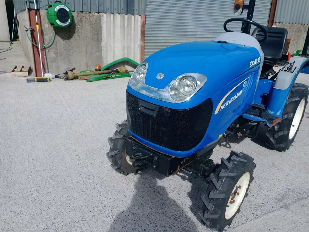 New Holland compact tractor - Image 3