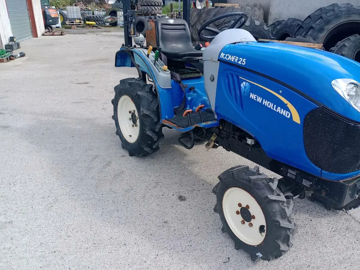 New Holland compact tractor - Image 4