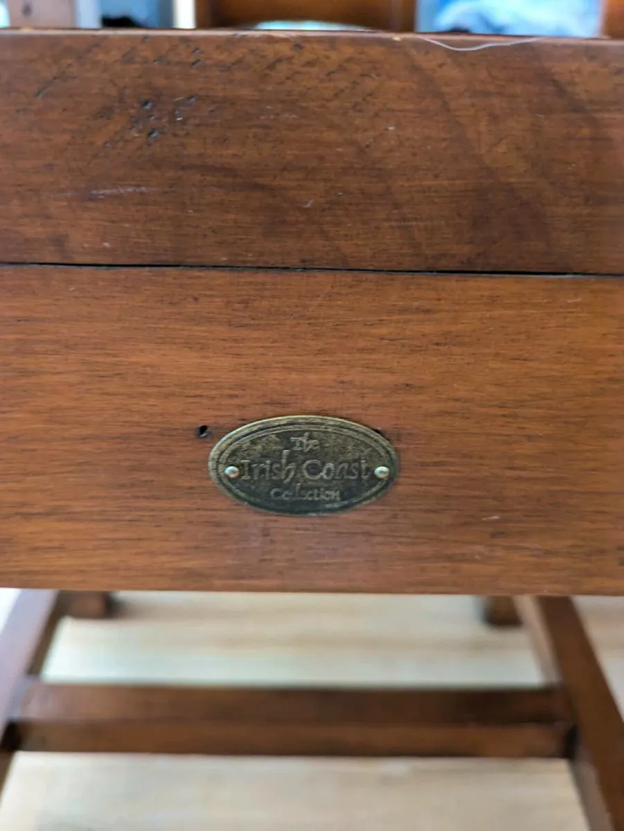 Table &6 chairs - Image 1
