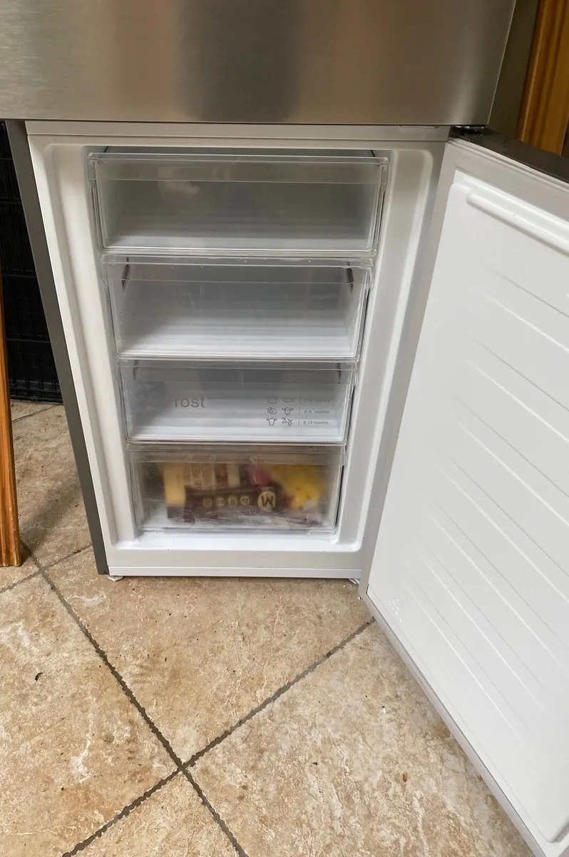 Fridge freezer and dishwasher - Image 4