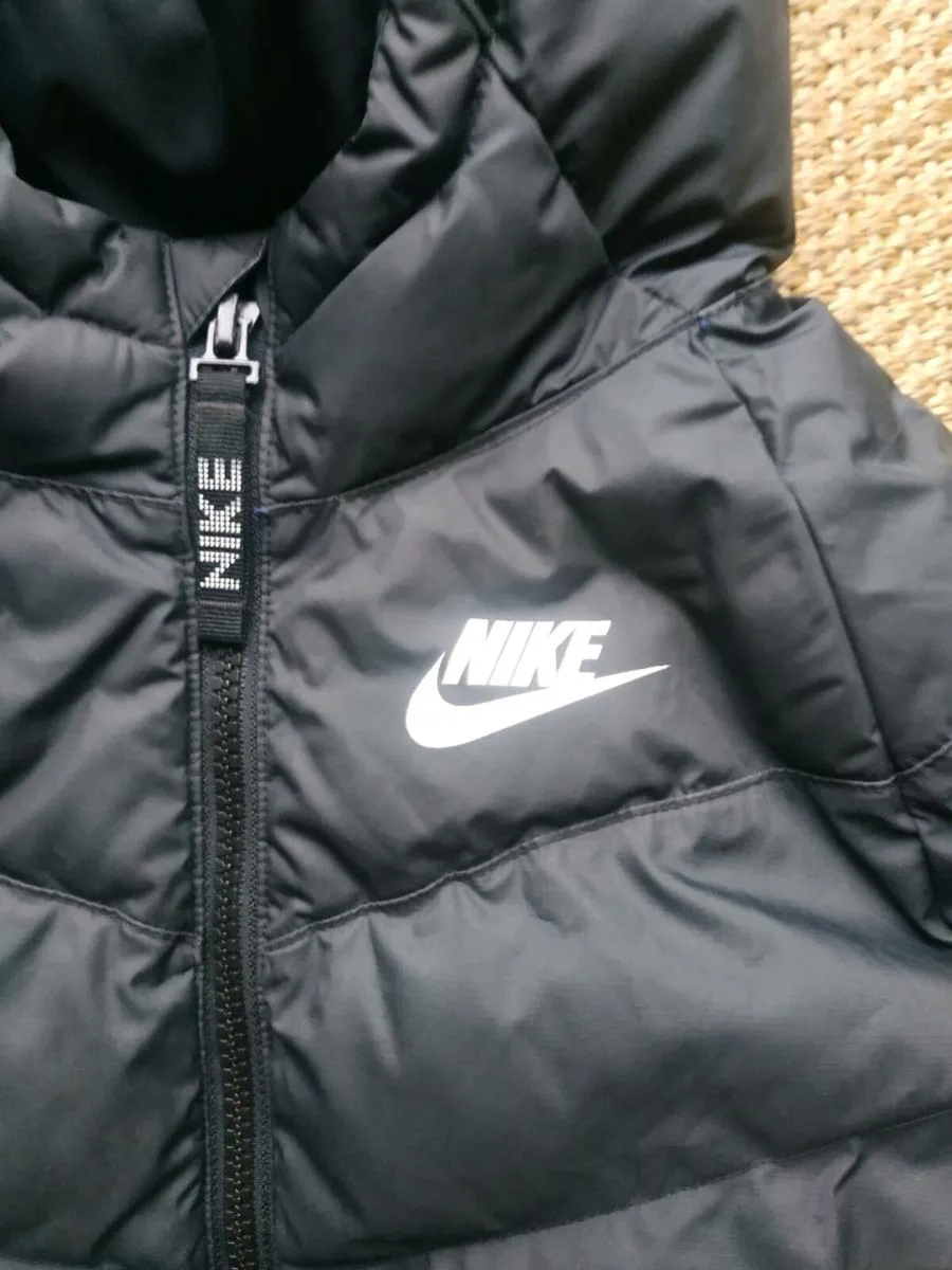 Nike coat, suits 5/6yrs - Image 2