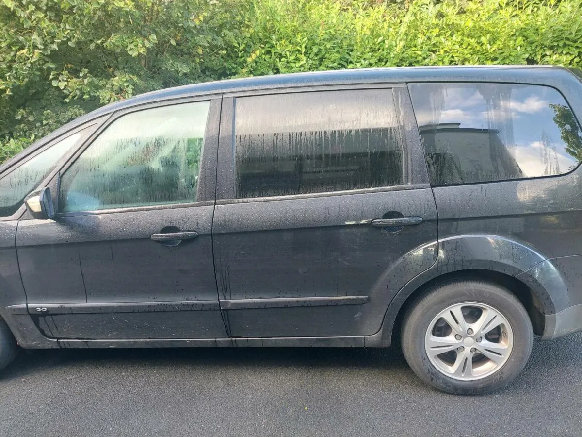 Ford Galaxy 2009 - Image 2
