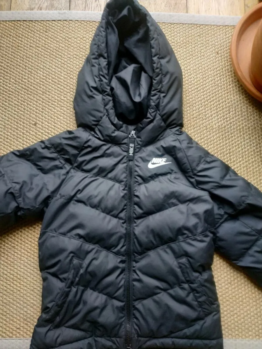 Nike coat, suits 5/6yrs - Image 1